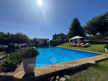 Hermosa propiedad en condominio Lomas del Carmen, con inmejorable vista.