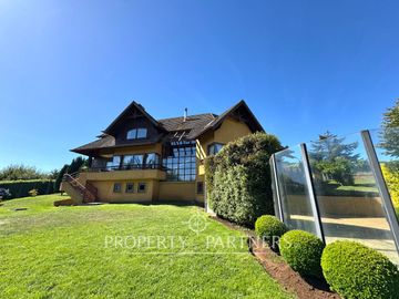 Hermosa propiedad en condominio Lomas del Carmen, con inmejorable vista.