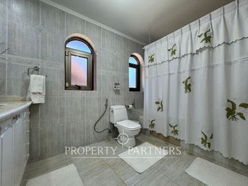 Hermosa propiedad en condominio Lomas del Carmen, con inmejorable vista.