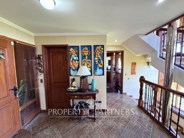 Hermosa propiedad en condominio Lomas del Carmen, con inmejorable vista.