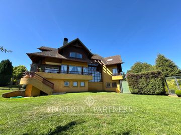 Hermosa propiedad en condominio Lomas del Carmen, con inmejorable vista.