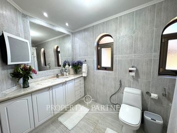 Hermosa propiedad en condominio Lomas del Carmen, con inmejorable vista.