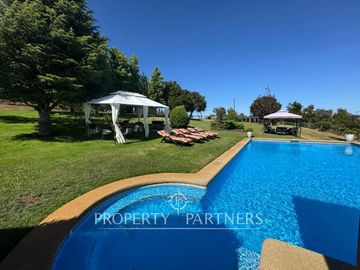 Hermosa propiedad en condominio Lomas del Carmen, con inmejorable vista.