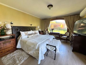 Hermosa propiedad en condominio Lomas del Carmen, con inmejorable vista.