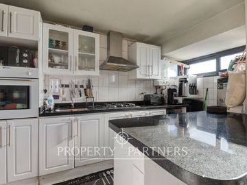 Duplex en Luis Thayer Ojeda, Metro Tobalaba, Providencia