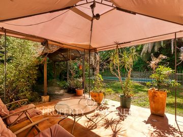Las Pircas de Peñalolén, Venta de Gran Casa en sector exclusivo y con hermosa vista hacia Santiago.