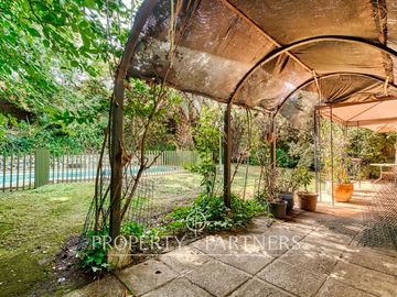 Las Pircas de Peñalolén, Venta de Gran Casa en sector exclusivo y con hermosa vista hacia Santiago.