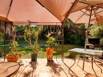 Las Pircas de Peñalolén, Venta de Gran Casa en sector exclusivo y con hermosa vista hacia Santiago.
