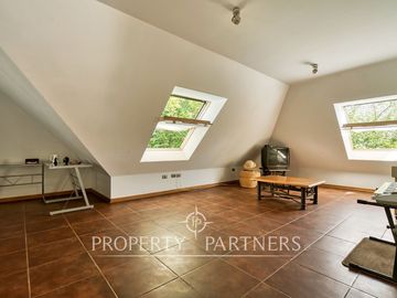 Las Pircas de Peñalolén, Venta de Gran Casa en sector exclusivo y con hermosa vista hacia Santiago.