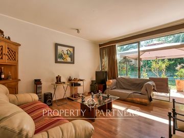 Las Pircas de Peñalolén, Venta de Gran Casa en sector exclusivo y con hermosa vista hacia Santiago.