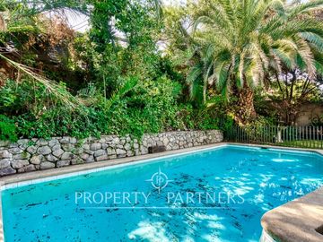 Las Pircas de Peñalolén, Venta de Gran Casa en sector exclusivo y con hermosa vista hacia Santiago.