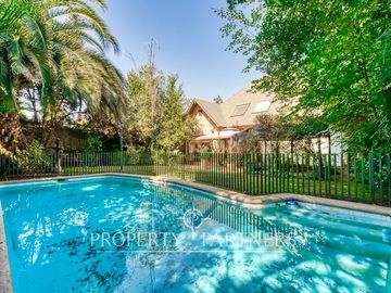 Las Pircas de Peñalolén, Venta de Gran Casa en sector exclusivo y con hermosa vista hacia Santiago.