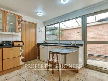 Las Pircas de Peñalolén, Venta de Gran Casa en sector exclusivo y con hermosa vista hacia Santiago.