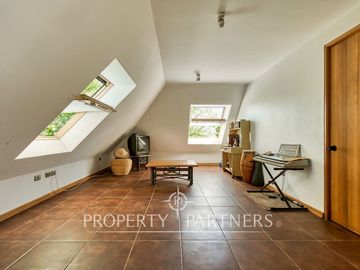 Las Pircas de Peñalolén, Venta de Gran Casa en sector exclusivo y con hermosa vista hacia Santiago.