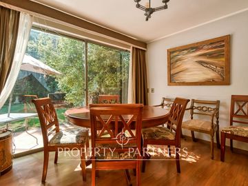 Las Pircas de Peñalolén, Venta de Gran Casa en sector exclusivo y con hermosa vista hacia Santiago.