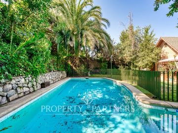 Las Pircas de Peñalolén, Venta de Gran Casa en sector exclusivo y con hermosa vista hacia Santiago.