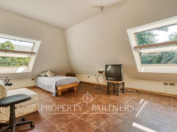 Las Pircas de Peñalolén, Venta de Gran Casa en sector exclusivo y con hermosa vista hacia Santiago.