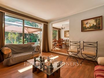 Las Pircas de Peñalolén, Venta de Gran Casa en sector exclusivo y con hermosa vista hacia Santiago.