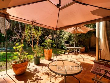 Las Pircas de Peñalolén, Venta de Gran Casa en sector exclusivo y con hermosa vista hacia Santiago.