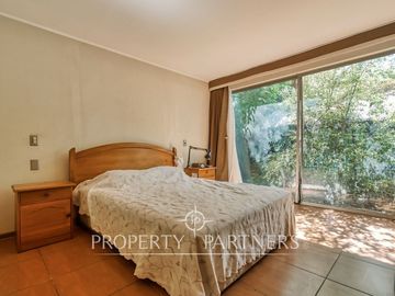 Las Pircas de Peñalolén, Venta de Gran Casa en sector exclusivo y con hermosa vista hacia Santiago.