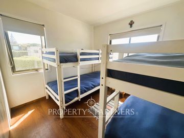 Casa con vista parcial al mar