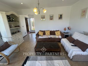 Casa con vista parcial al mar