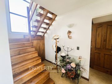 Casa con vista parcial al mar