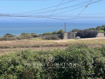 Casa con vista parcial al mar