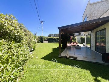 Casa con vista parcial al mar