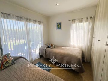 Casa con vista parcial al mar