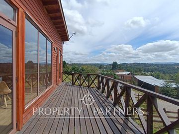 Casa con vista al volcán a pasos del centro de Panguipulli
