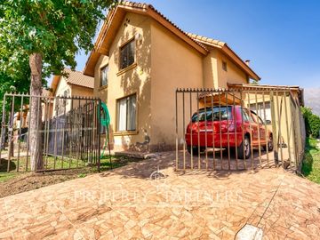 VENTA DE CASA EN CONDOMINIO SECTOR QUEBRADA DE MACUL DE PEÑALOLÉN.