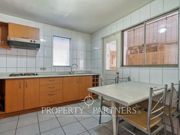 VENTA DE CASA EN CONDOMINIO SECTOR QUEBRADA DE MACUL DE PEÑALOLÉN.