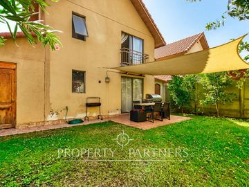 VENTA DE CASA EN CONDOMINIO SECTOR QUEBRADA DE MACUL DE PEÑALOLÉN.