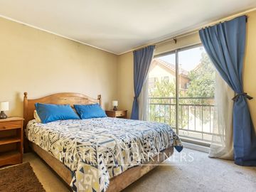 VENTA DE CASA EN CONDOMINIO SECTOR QUEBRADA DE MACUL DE PEÑALOLÉN.