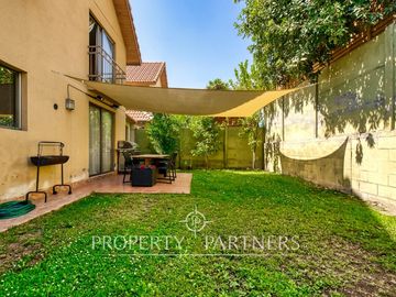VENTA DE CASA EN CONDOMINIO SECTOR QUEBRADA DE MACUL DE PEÑALOLÉN.