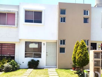 CASA EN VENTA ZONA VOLKSWAGEN CON HABITACION EN PLANTA BAJA