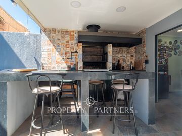 Alto Macul , Moderna , excelente ubicacion, sector cordillerano , totalmente remodelada y espaciosa .