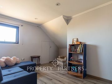 Alto Macul , Moderna , excelente ubicacion, sector cordillerano , totalmente remodelada y espaciosa .