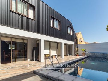 Alto Macul , Moderna , excelente ubicacion, sector cordillerano , totalmente remodelada y espaciosa .