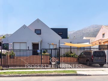 Alto Macul , Moderna , excelente ubicacion, sector cordillerano , totalmente remodelada y espaciosa .