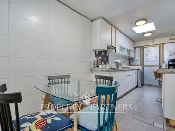 Precio oportunidad! Casa en exclusivo condominio de 8 casas en La Reina Alta!