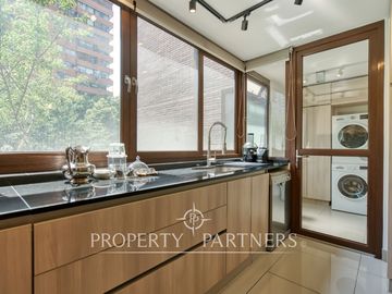 Estupendo departamento , con terminaciones de primer nivel, en exclusivo sector de Las Condes, 2D2B 3E1B a pasos del parque Juan Pablo II