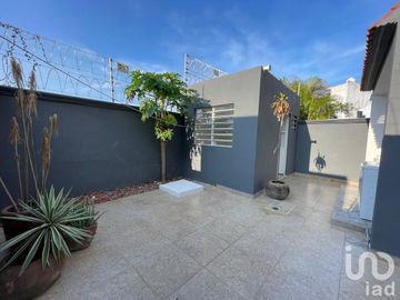 AMPLIA CASA EN VENTA FRAC. PASO REAL
