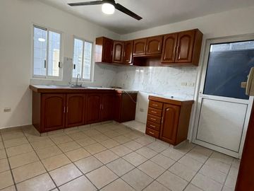 AMPLIA CASA EN VENTA FRAC. PASO REAL