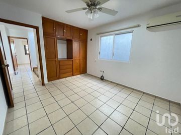 AMPLIA CASA EN VENTA FRAC. PASO REAL