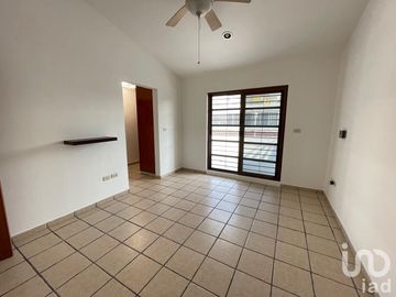 AMPLIA CASA EN VENTA FRAC. PASO REAL