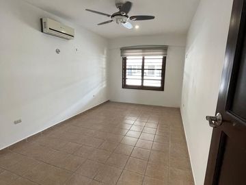AMPLIA CASA EN VENTA FRAC. PASO REAL