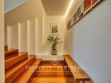Fabuloso duplex con jardín en excelente sector de Vitacura