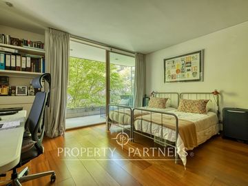 Fabuloso duplex con jardín en excelente sector de Vitacura